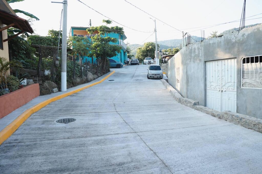 La presidenta Lizette Tapia Castro entregó calle pavimentada en la colonia Nuevo Milenio