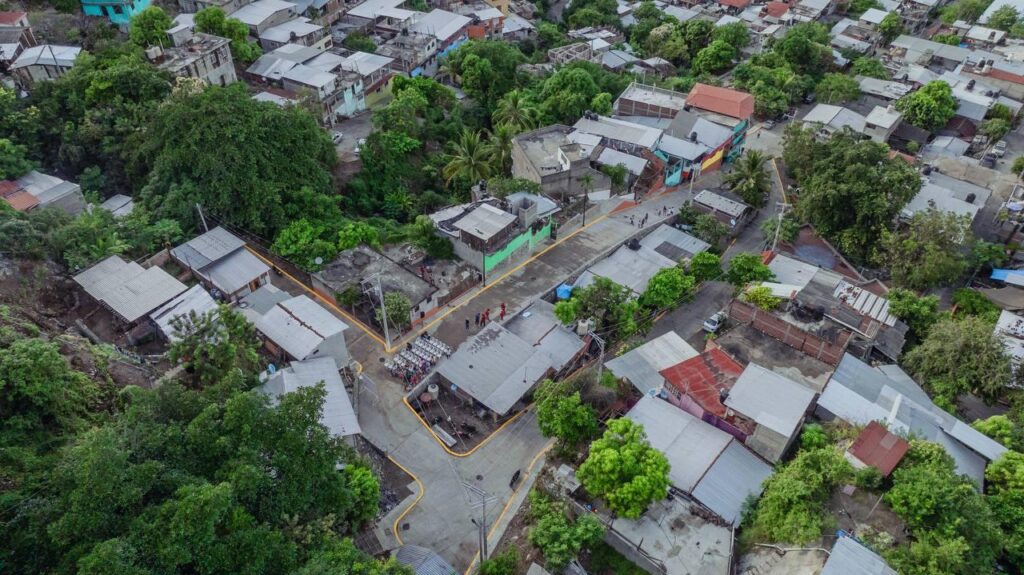 Se inaugura la calle Playa del Cuachalalate  en la colonia 16 de Septiembre, una obra que fue esperada por muchos años