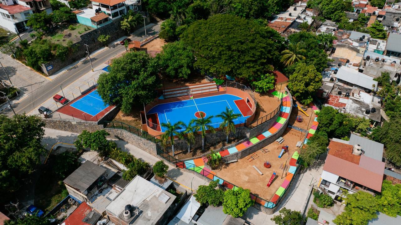 Colonia La Noria recibe dos importantes obras de beneficio social, el Polideportivo Lázaro Cárdenas y el andador Crotos