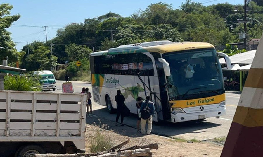 Varios lesionados deja choque en Tecpan