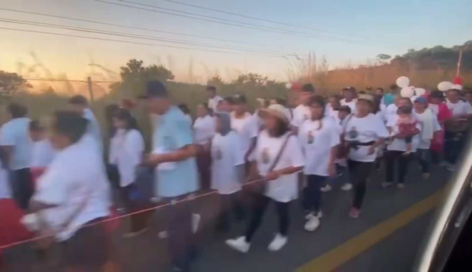 Cientos de feligreses arrancan peregrinaciones en Petatlán