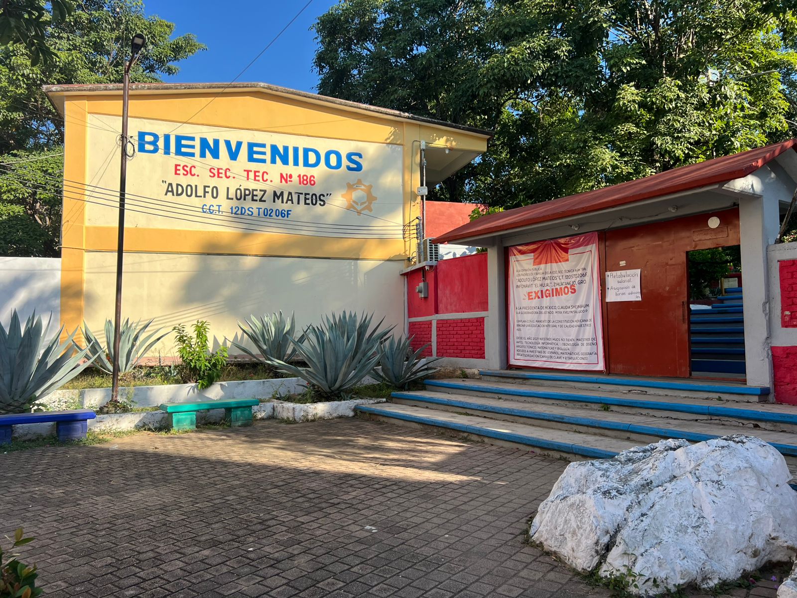 Secundaria 186 reanuda clases tras acuerdos con la SEG