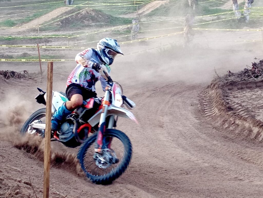 Con rodada fue el festejo del Día del Motociclista 2024 en Zihuatanejo