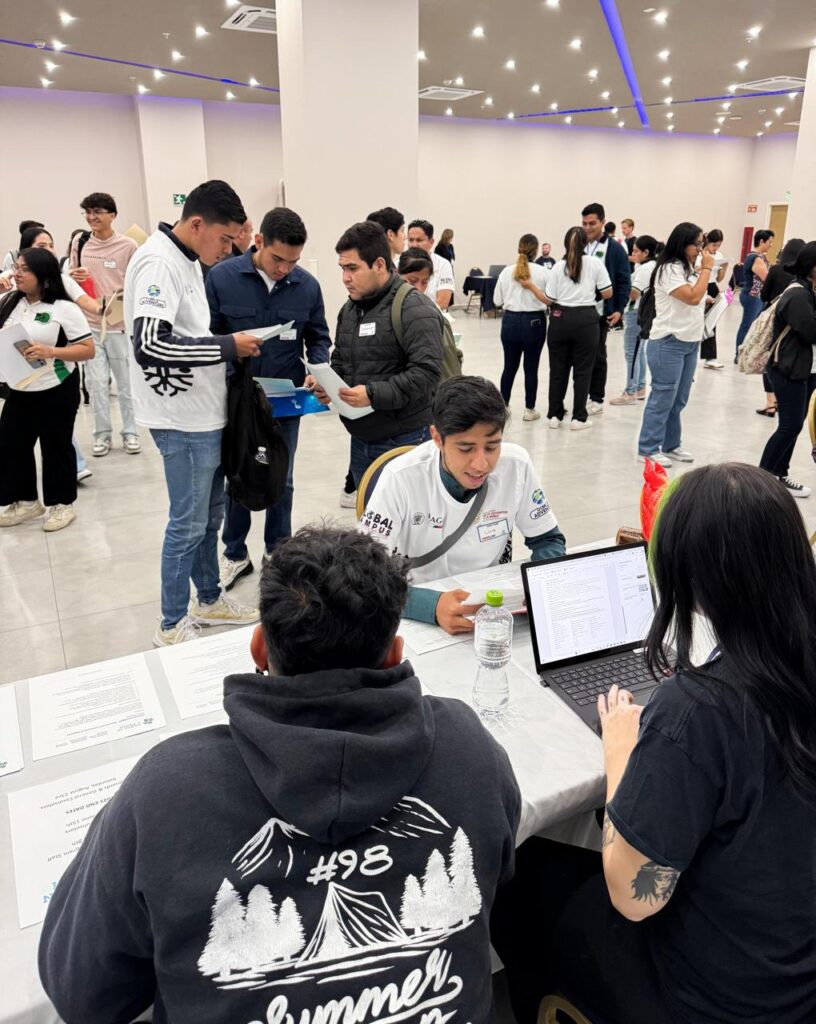 Jóvenes Guerrerenses Participan en la Feria de “Summer Camps” 2024 en León, Guanajuato