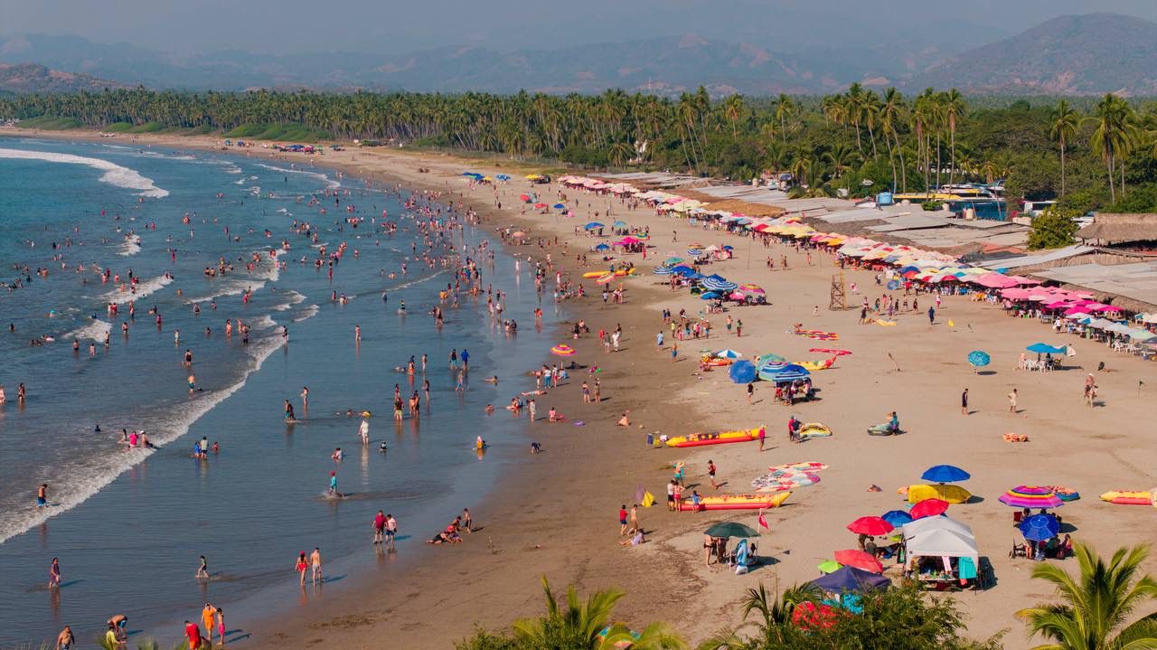 En el último fin de semana del 2024, registran playas de Ixtapa Zihuatanejo la mayor afluencia de bañistas.