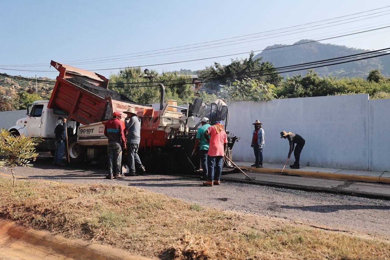 Vaso Miraflores se suma a colonias beneficiadas con obra vial.