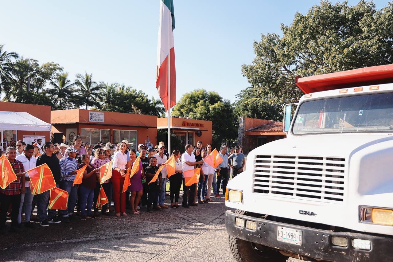 Presidenta Lizette Tapia Castro pone en marcha programa anual de rastreo de caminos rurales