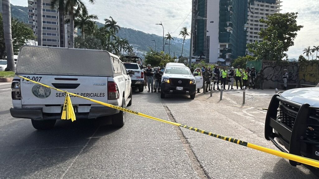 En Acapulco… Dejaron cerca de la Base Naval a un ejecutado en la cajuela de un Mazda