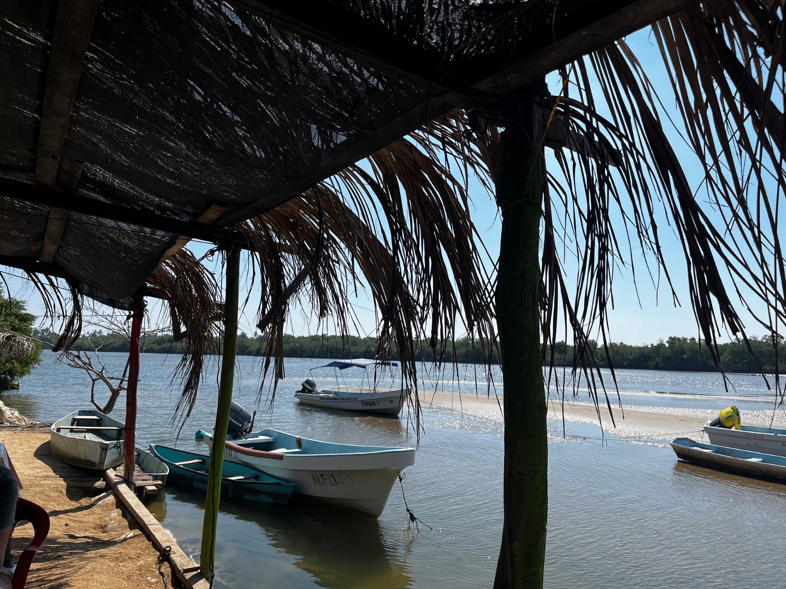 Repunta la afluencia turística en Barra de Potosí en la última semana de diciembre; piden mejorar infraestructura vial