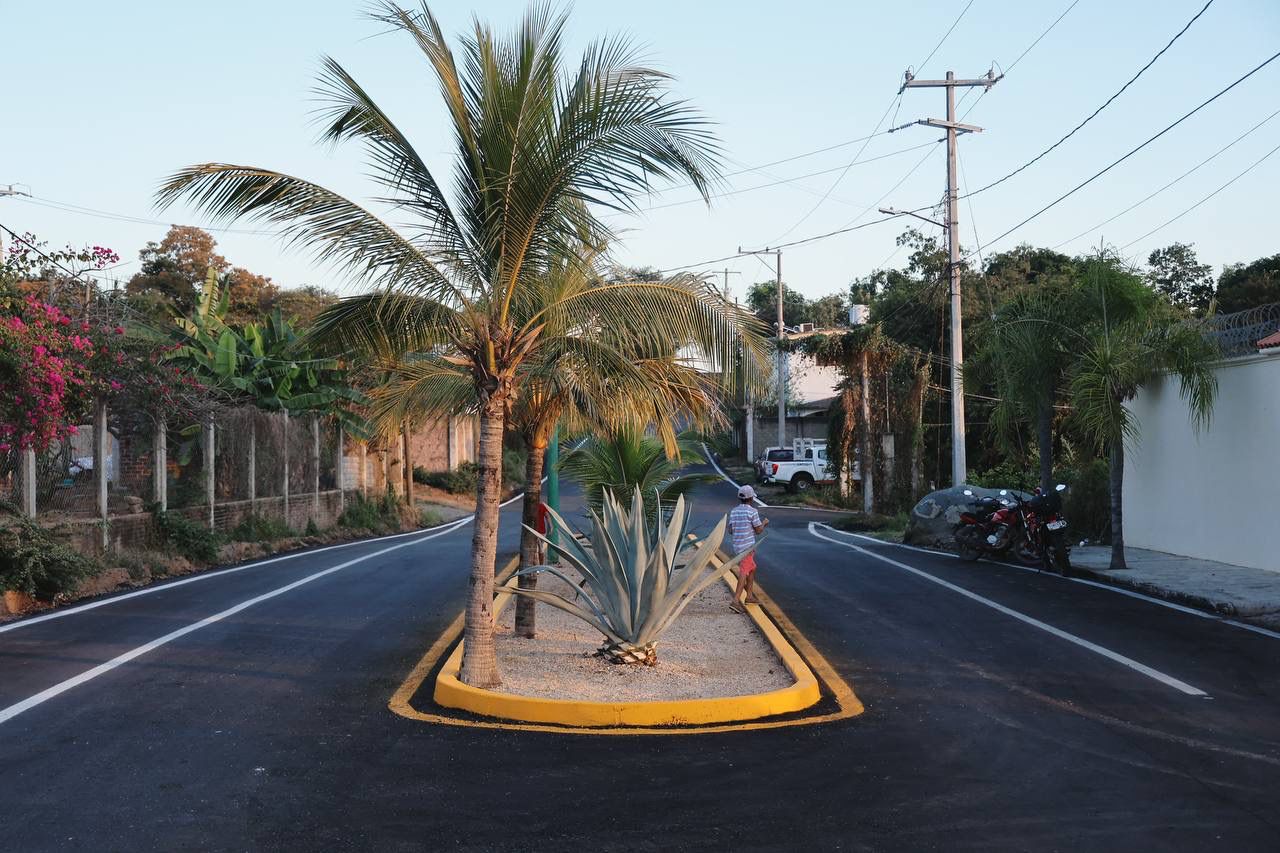 Gobierno de Lizette Tapia Castro inaugura calle pavimentada en la delegación Aeropuerto