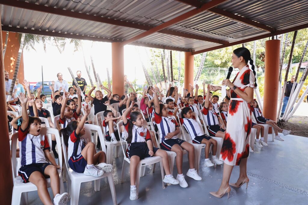 Gobierno de Lizette Tapia Castro fomenta alimentación saludable entre familias de Zihuatanejo