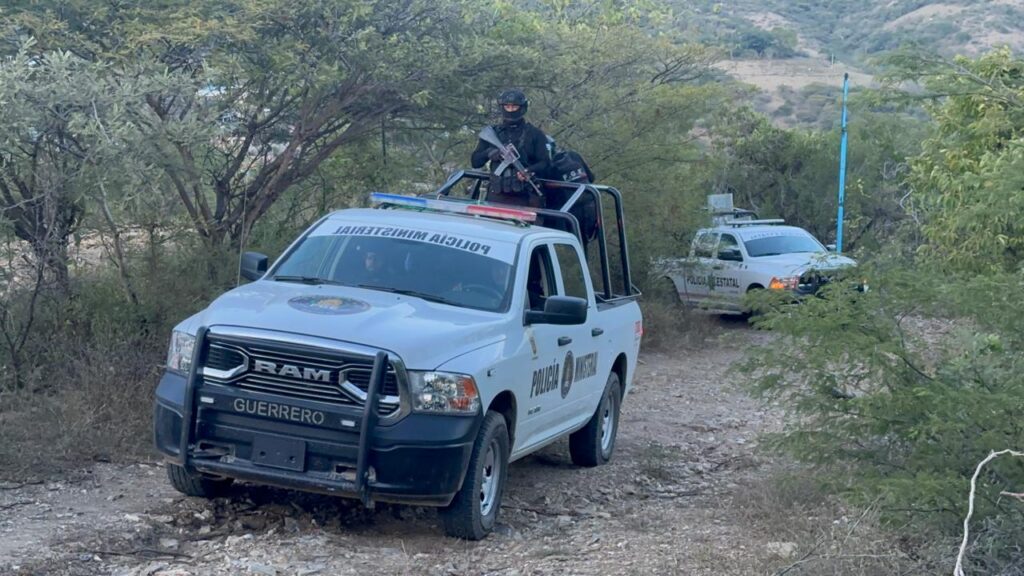 FGE Guerrero ejecuta orden de cateo y detiene a doce presuntos generadores de violencia en Chichihualco