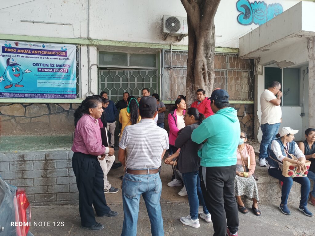 En Chilpancingo… Por pésimo servicio de CAPACH, colonos cierran sus oficinas