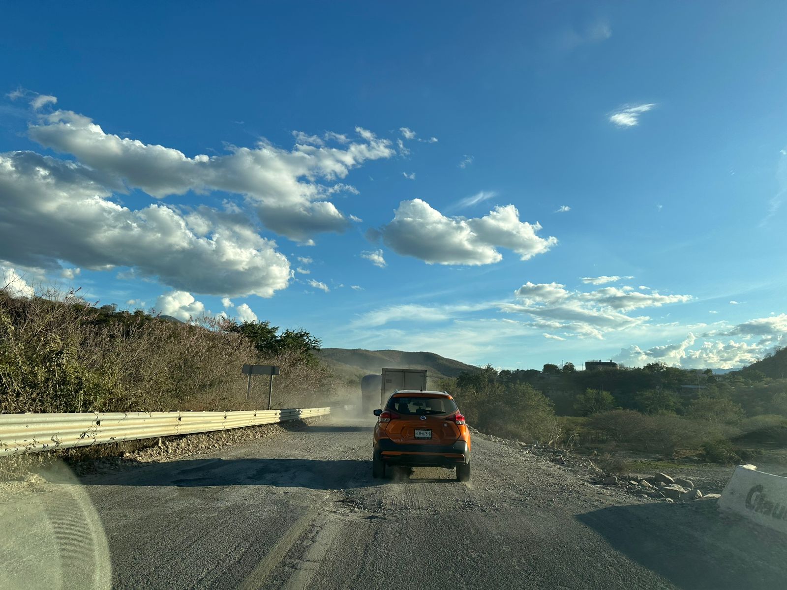 La carretera Chilpancingo-Iguala, abandonada por el gobierno federal denuncian automovilistas