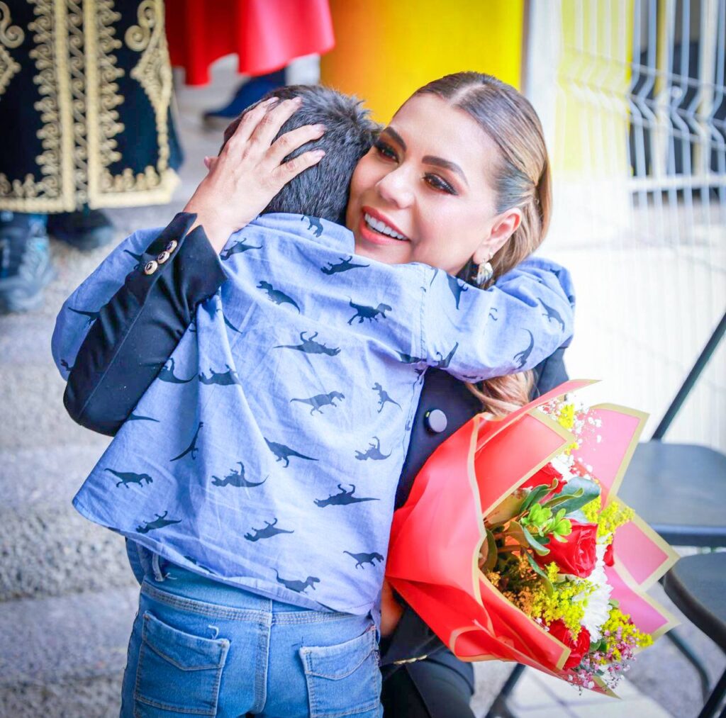 La gobernadora Evelyn Salgado y Liz Salgado llevan la magia e ilusión de los Reyes Magos a la Casa Hogar del DIF Guerrero