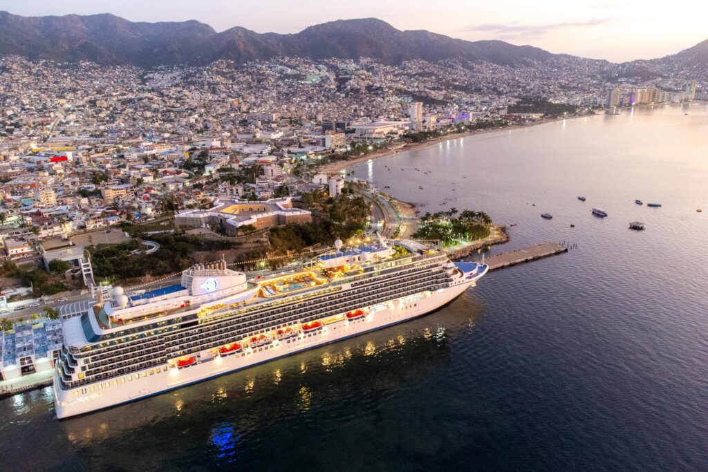 Gobierno de Guerrero da bienvenida a turistas del crucero MS Vista