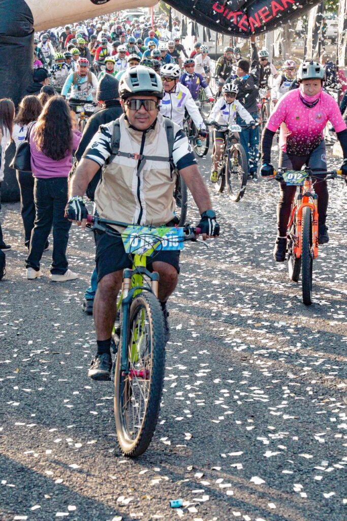 Más de mil quinientos ciclistas se enfrentan al reto MTB Amoles 7 en Moroleón