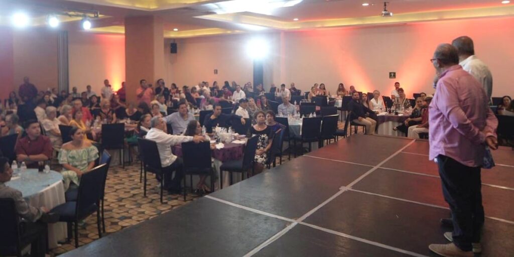 Una noche de espectáculo y solidaridad en la Cena de Gala 2025 de la Cruz Roja Zihuatanejo