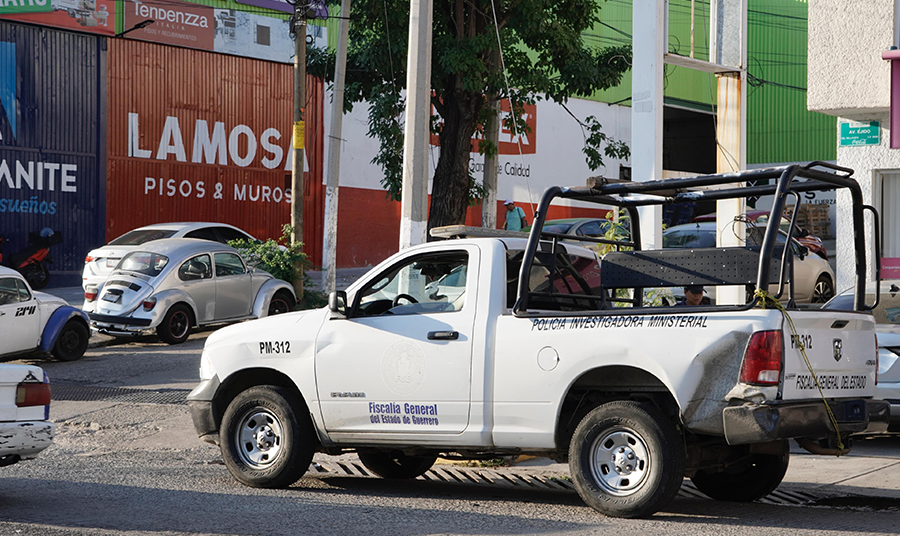 En Acapulco… Le dan varios balazos a una mujer cuando estaba en un auto Mazda