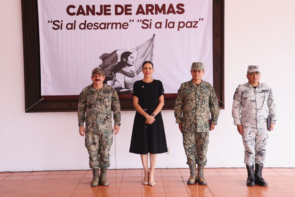 La presidenta Lizette Tapia Castro y autoridades militares activan el programa Canje de Armas 2025