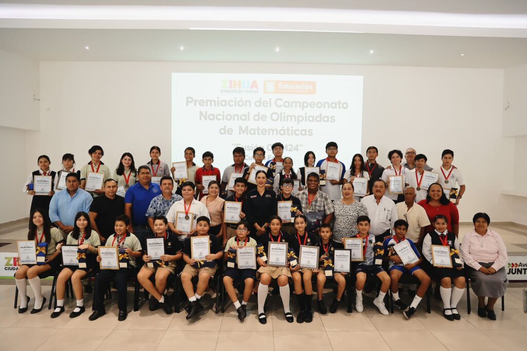 Gobierno de Zihuatanejo entrega reconocimientos a 35 alumnos ganadores de Olimpiada de Matemáticas