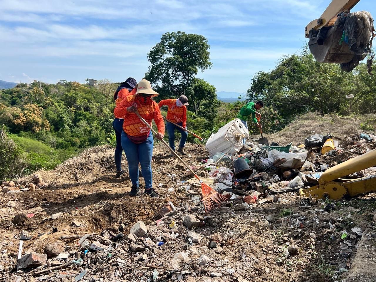 Servicios Públicos elimina basureros clandestinos en diferentes puntos de la ciudad