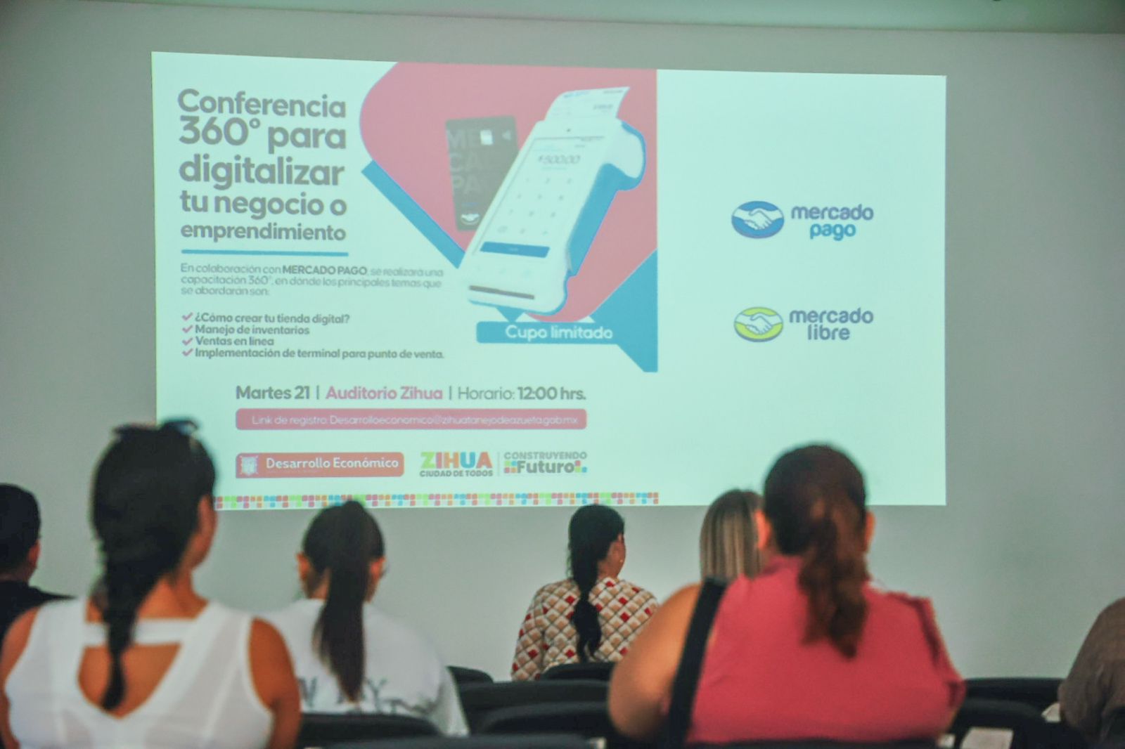 Gobierno de Zihuatanejo avanza en la capacitación para emprendedores y comerciantes del municipio