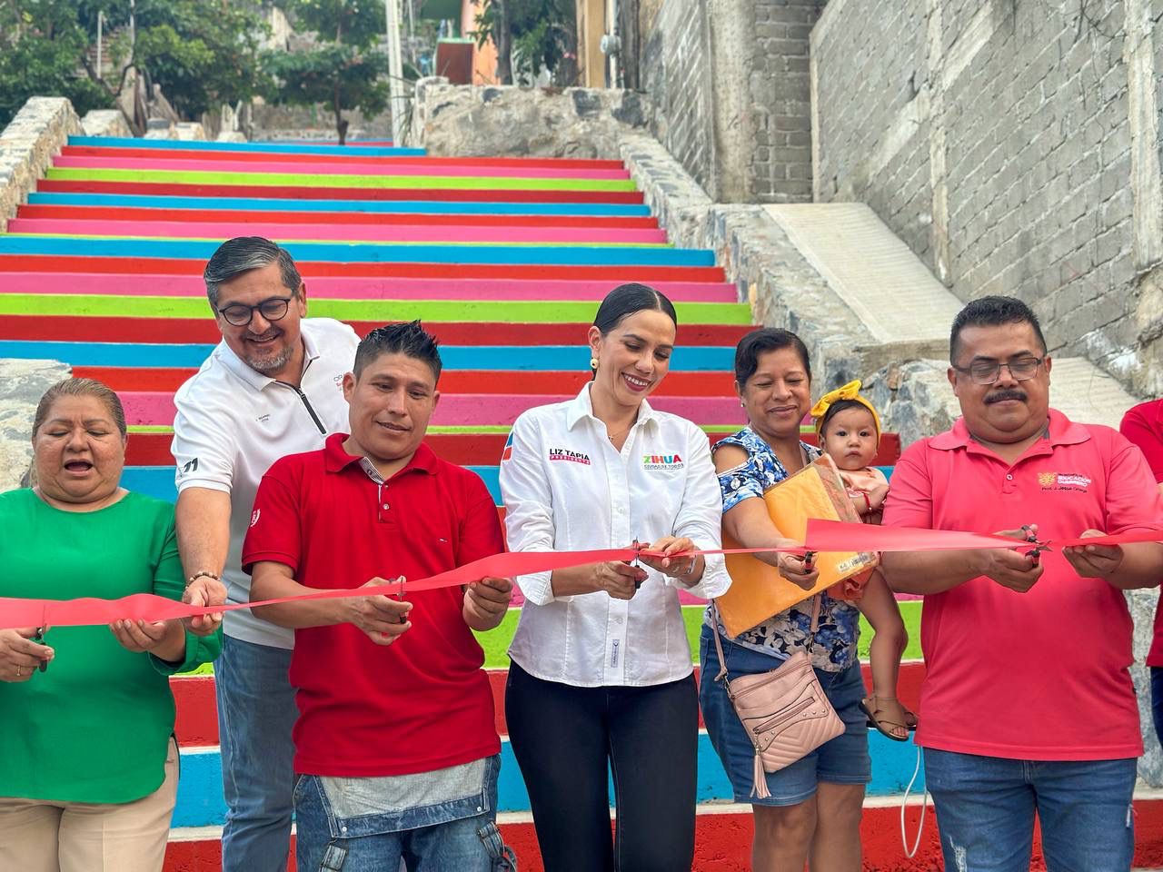 Entrega Lizette Tapia Castro nuevo andador en la colonia Nuevo Amanecer