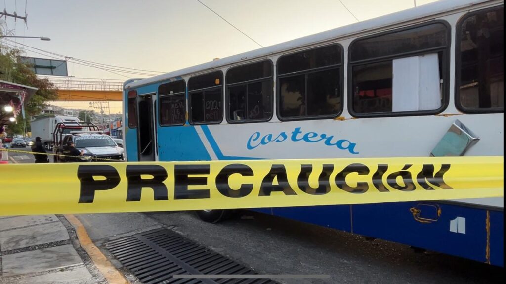 En Acapulco… Balean al chofer de un camión urbano