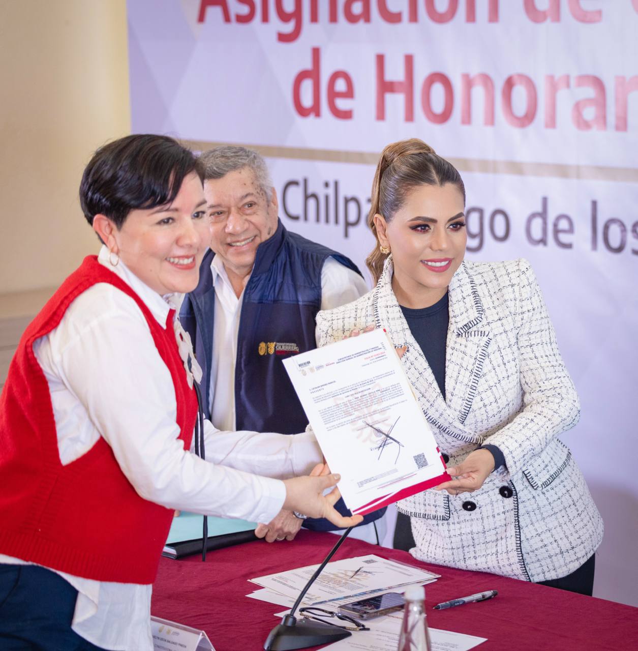 Avanza la justicia laboral en Guerrero: Evelyn Salgado entrega plazas a trabajadores administrativos y de apoyo al servicio de la educación