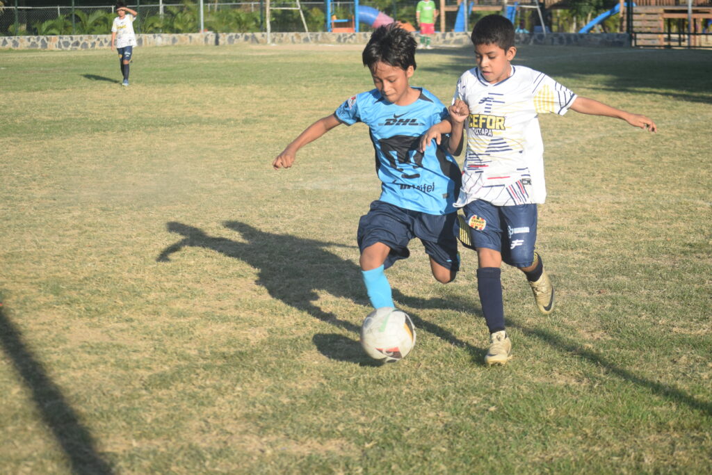 Encontronazo entre las escuadras de CEFOR Ixtapa y los Pumas sacó chispas