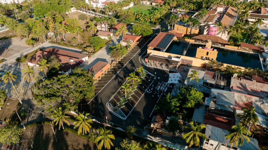 Gobierno de Zihuatanejo mejora accesos a playas y fortalece imagen turística