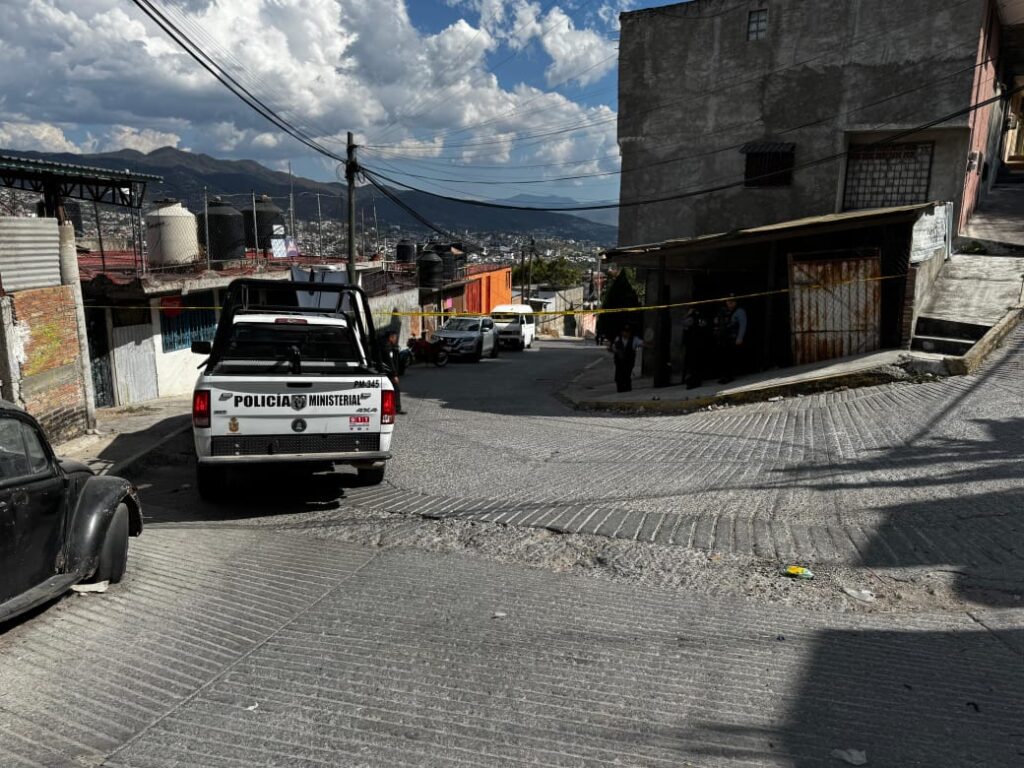 Catean ministeriales una casa y se llevan detenidas a 5 personas, en Chilpancingo