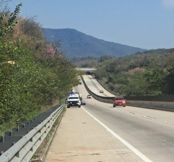 Cerca de La Venta, Acapulco… Muere joven motociclista originario de Chilpancingo, en la autopista del Sol