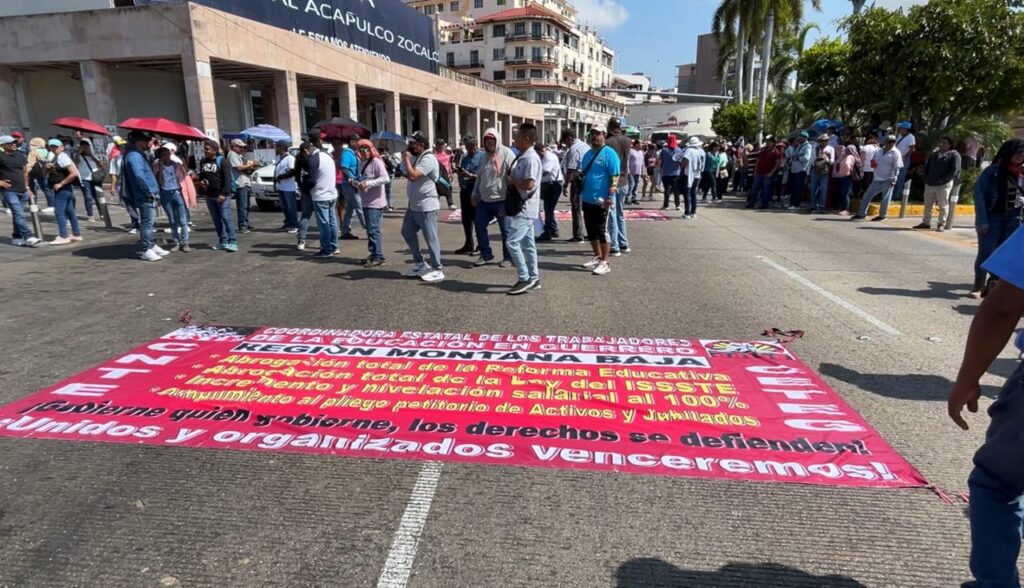 En Acapulco… Marchan cetegistas en la Costera y en el bulevar de las Naciones