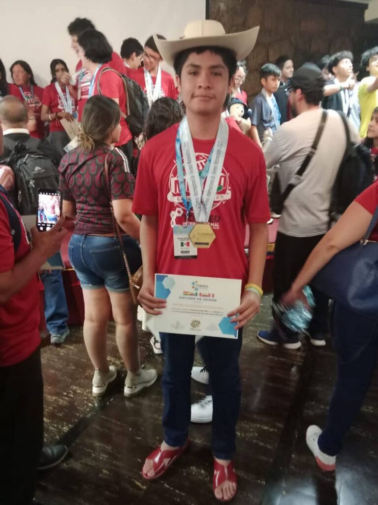 Sin el apoyo de la SEG joven guerrerense logra medalla de oro en Lima, Perú