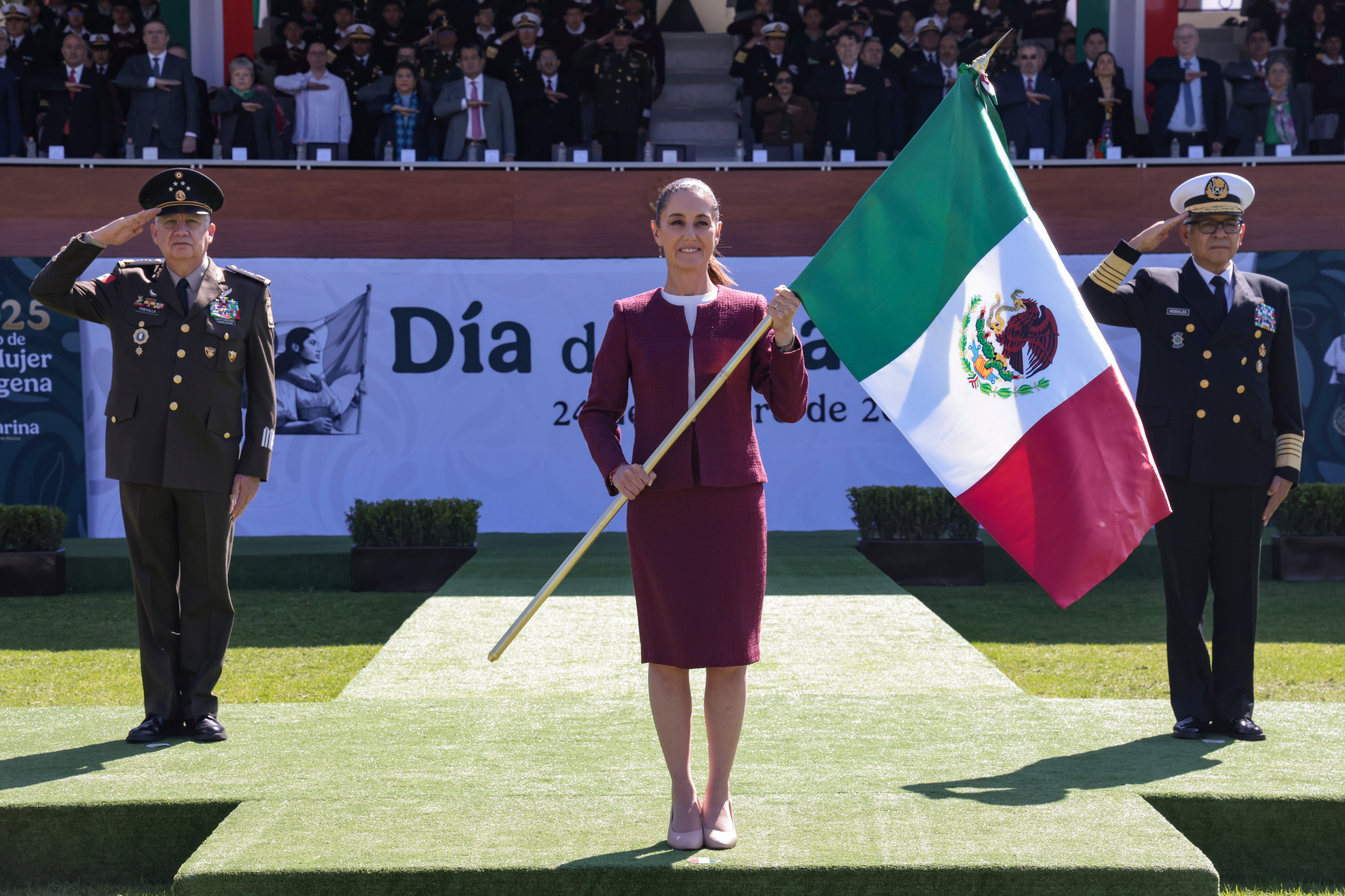 “Con la Transformación, México se respeta; no somos colonia de ningún país”: Claudia Sheinbaum en el Día de la Bandera