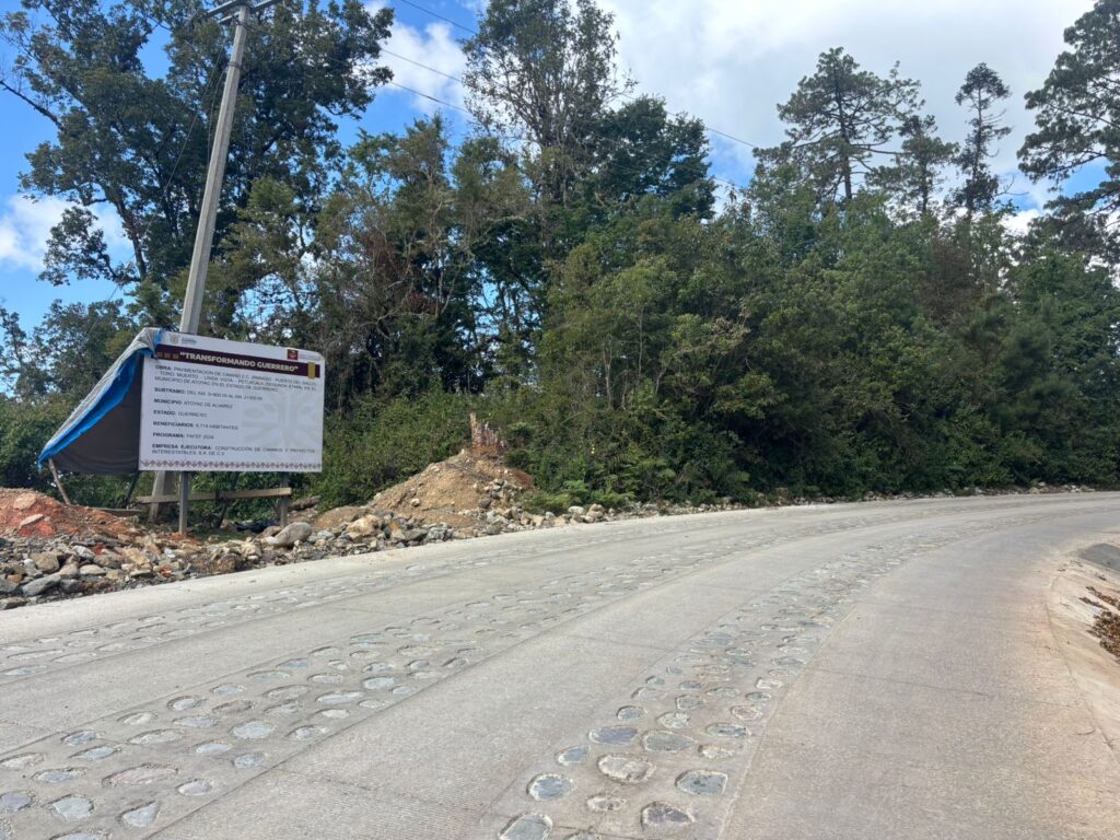 Al 90% la obra carretera en la sierra de Atoyac de Álvarez, en la Costa Grande