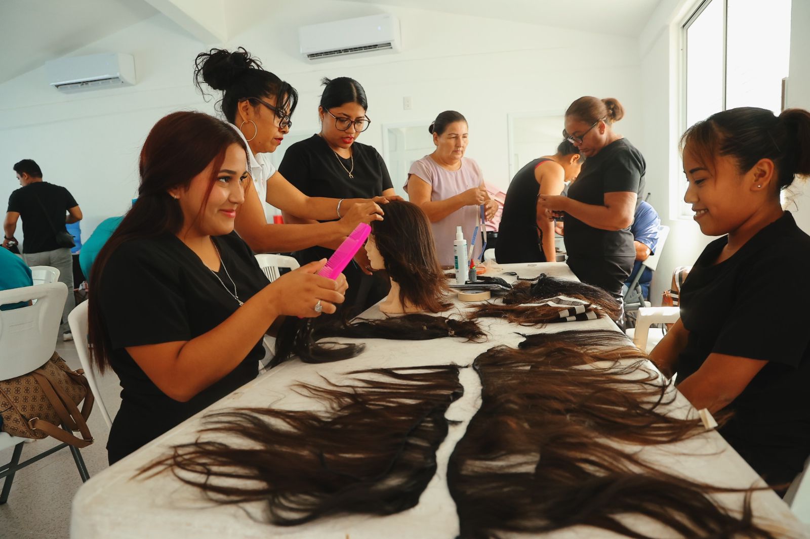 DIF Zihuatanejo refuerza campaña de pelucas oncológicas para apoyar a mujeres con cáncer