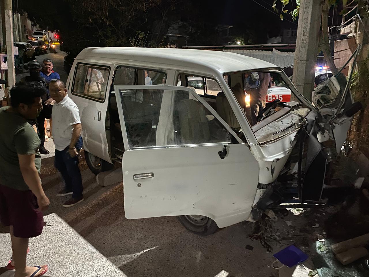 En Chilpancingo… Queda prensado y lesionado adulto mayor tras impactarse en la camioneta que conducía