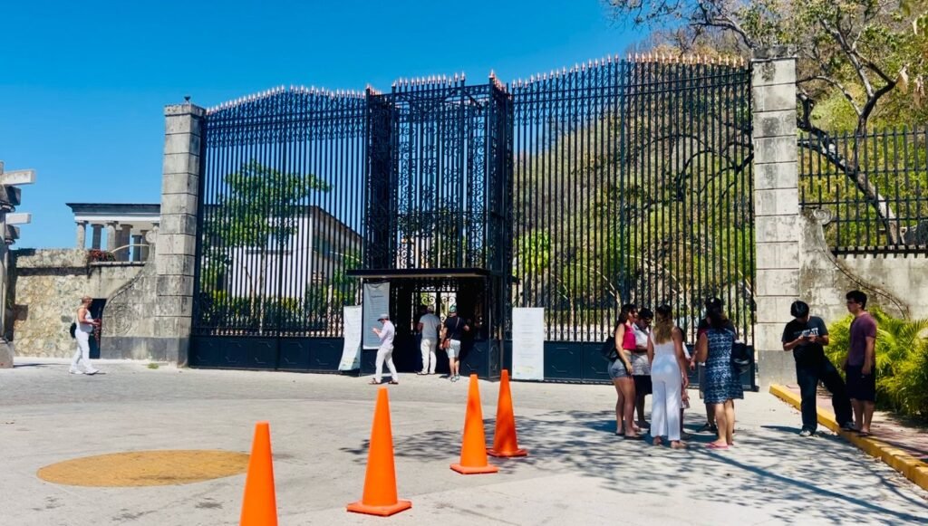 Ixtapa-Zihuatanejo registra alta afluencia turística durante el puente vacacional