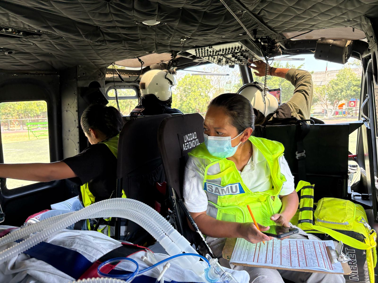 Traslada la SSG vía aérea a joven de Tlapa a Chilpancingo para que reciba atención médica urgente