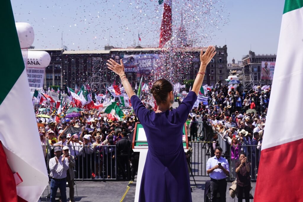 “Juntas y Juntos Somos Más”: Claudia Sheinbaum enfatiza la fuerza del pueblo mexicano ante más de 350 mil personas en el zócalo