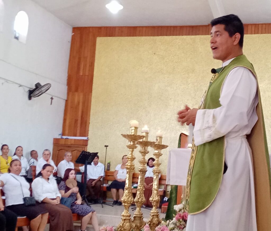 Preparativos en la Iglesia de Nuestra Señora del Carmen de Agua de Correa para el Inicio de la Cuaresma