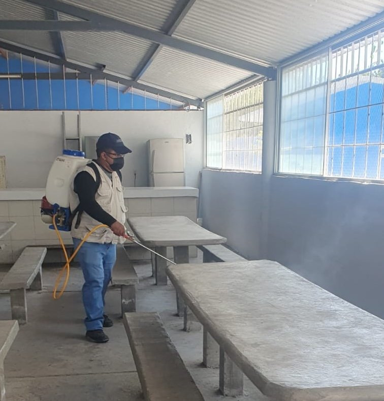 Visita Salud estatal unidades académicas de Chilpancingo en atención a supuesto brote de pulgas y garrapatas