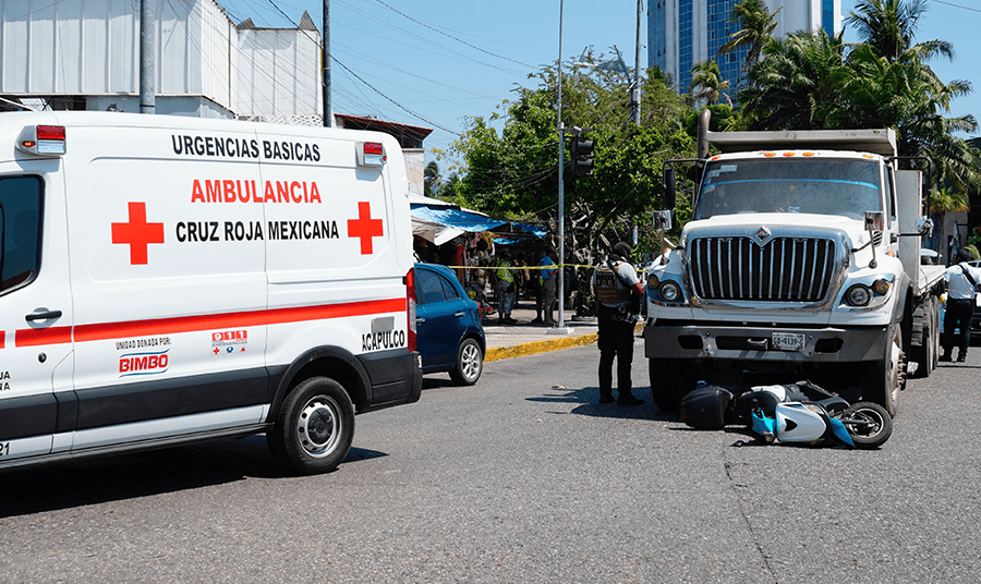 En Acapulco… Arrolla y mata camión de carga a un adulto mayor en la Costera