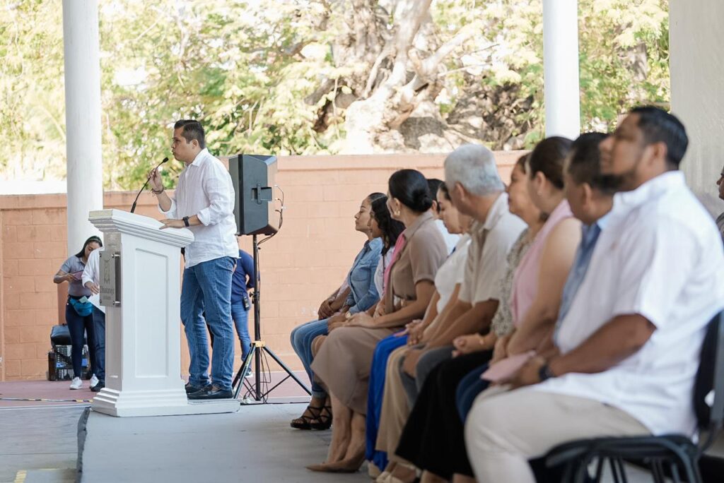 Gobierno de Zihuatanejo realiza Feria Vocacional para apoyar a estudiantes del municipio