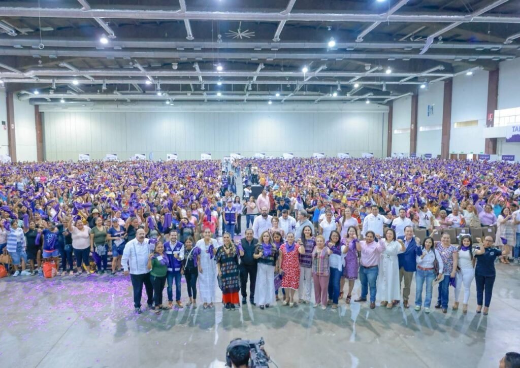 Hoy en Guerrero escribimos una nueva historia de amor, sororidad, cariño y bienestar para las jefas de familia: Evelyn Salgado