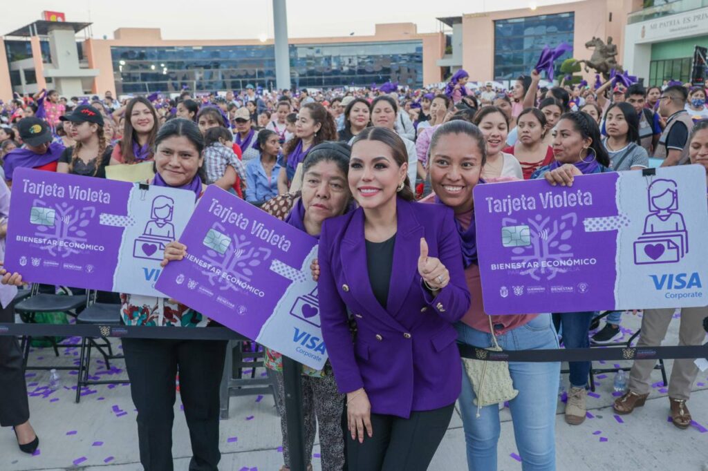 Evelyn Salgado cumple con el bienestar de las mujeres: Entrega casi 4 mil Tarjetas Violeta en Chilpancingo y Eduardo Neri