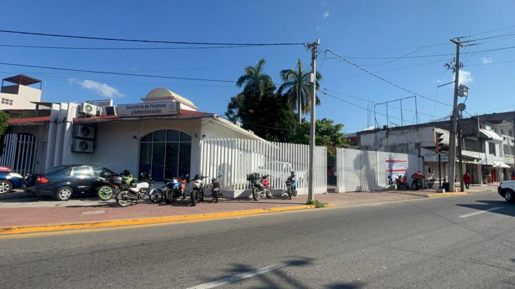 Contribuyentes reclaman falta de placas vehiculares en Zihuatanejo